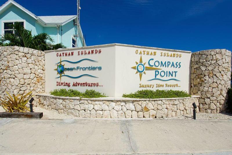 Compass Point Dive Resort Gun Bay Exteriör bild