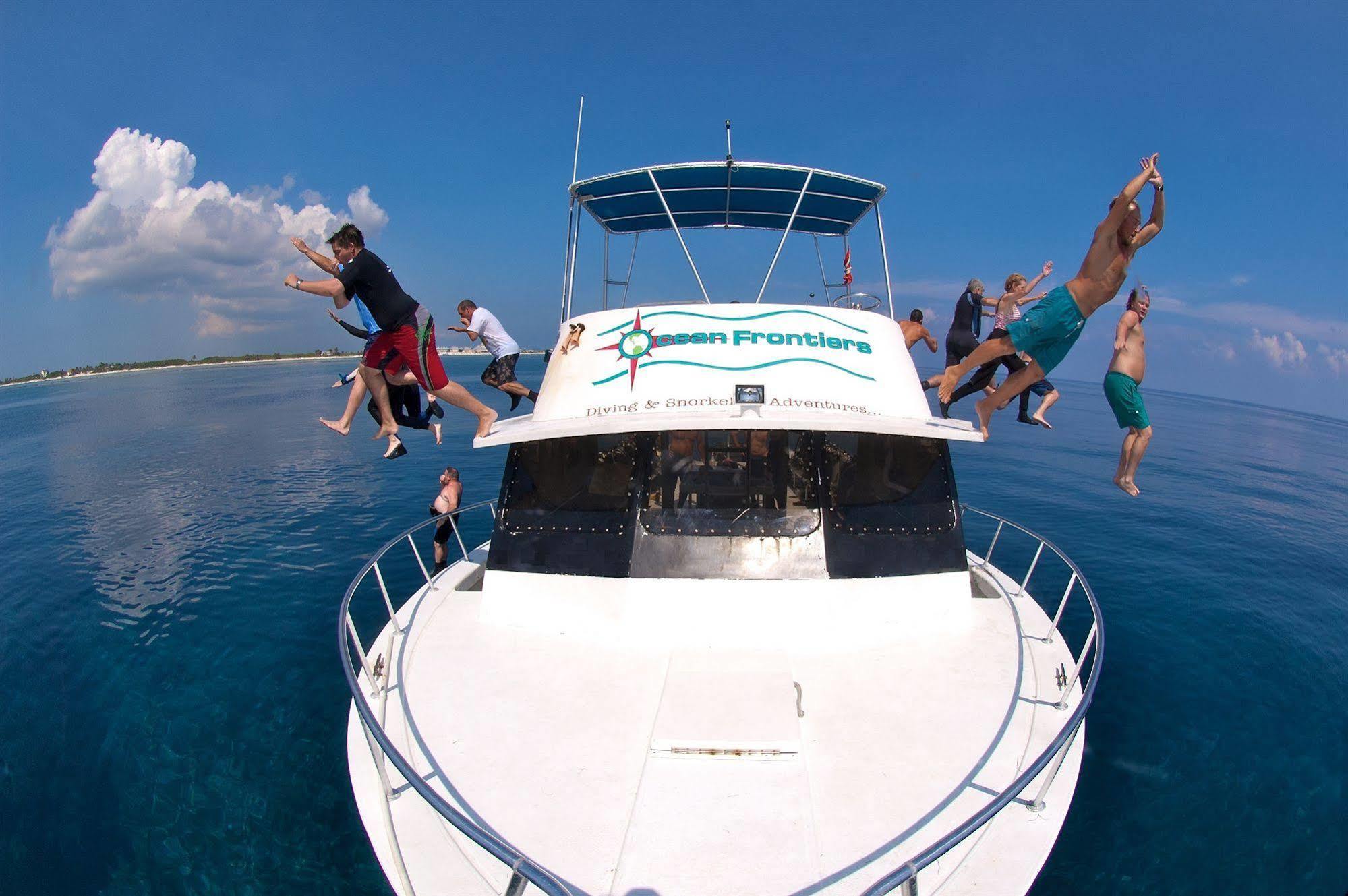 Compass Point Dive Resort Gun Bay Exteriör bild