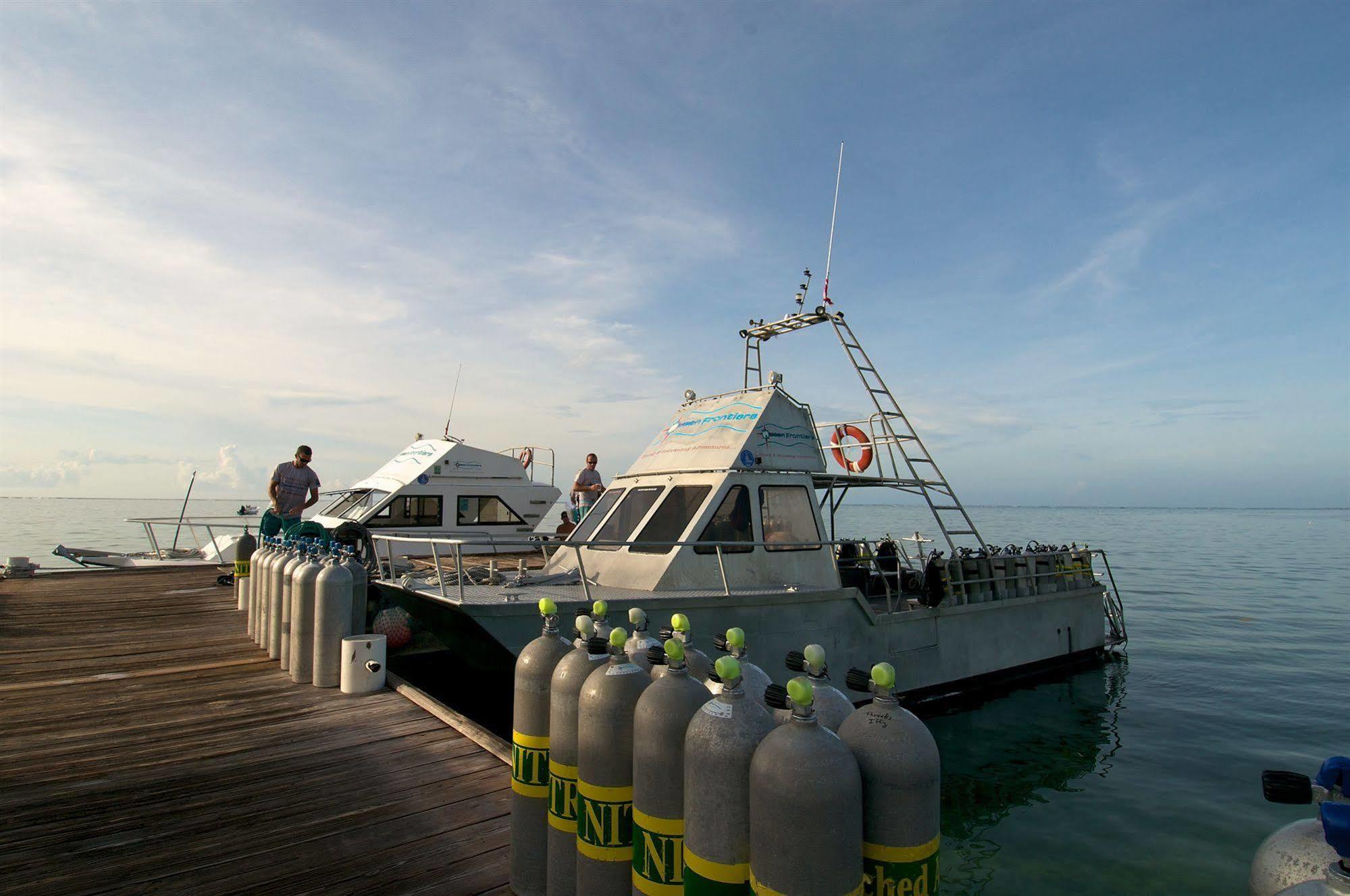 Compass Point Dive Resort Gun Bay Exteriör bild